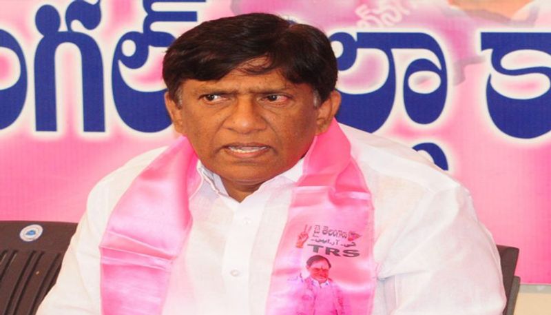 ఎంఐఎం విజయాన్ని ముందే ఊహించినప్పటికీ... బీజేపీ, కాంగ్రెస్ విజయాలను టీఆర్ఎస్ ఊహించలేదు. ఈ పరిణామం టీఆర్ఎస్ను ఆత్మరక్షణలో పడేసింది. టీఆర్ఎస్కు ఉత్తర తెలంగాణలో మంచి పట్టుంది. ఉత్తర తెలంగాణకు కేంద్రంగా ఉన్న కరీంనగర్ ఎంపీ స్థానాన్ని బీజేపీ కైవసం చేసుకొంది. టీఆర్ఎస్ అభ్యర్థి బోయినపల్లి వినోద్ కుమార్ బీజేపీ అభ్యర్థి బండి సంజయ్ చేతిలో ఓటమి పాలయ్యాడు.
