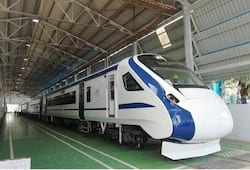 Train 18 India fastest train Shatabdi Express locomotive-less Indian Railways