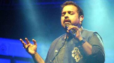 Indian Singer Shankar Mahadevan simply stunned after hearing a Hungarian hotel manager sings Indian music Indian Singer Shankar Mahadevan simply stunned after hearing a Hungarian hotel manager sings Indian music