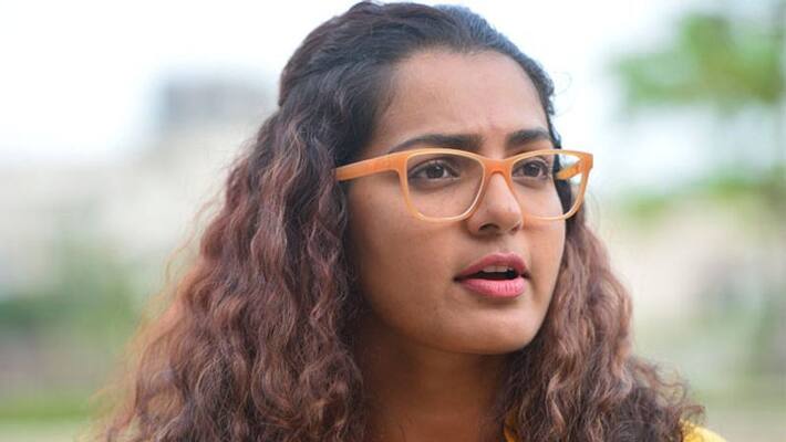 Actress parvathy thiruvoth on woman entry in sabarimala Actress parvathy thiruvoth on woman entry in sabarimala