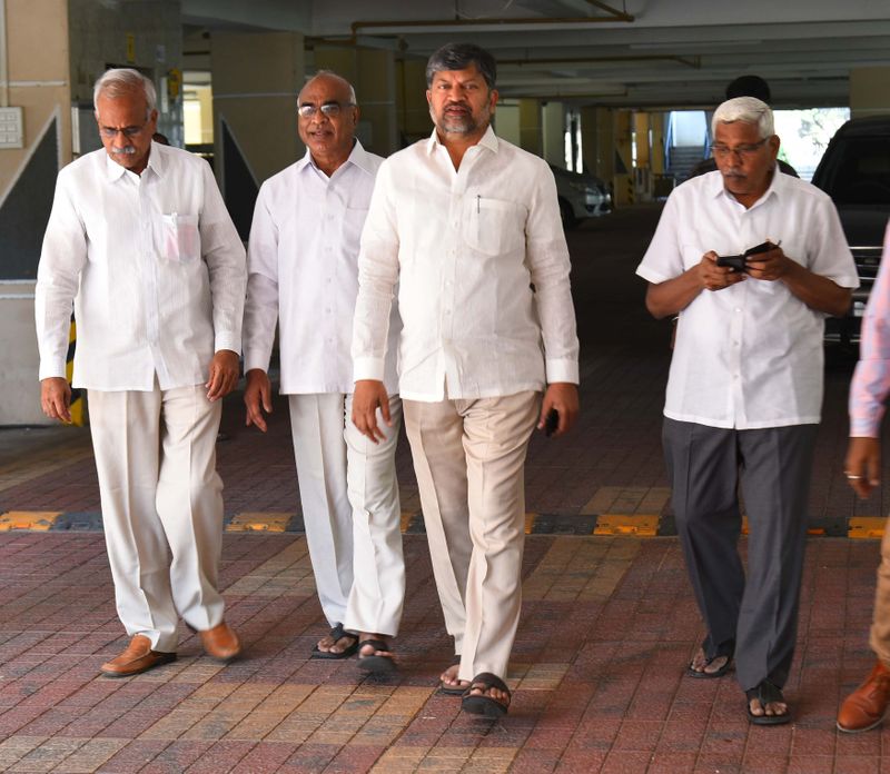 ప్రజా కూటమి సీట్ల లొల్లి