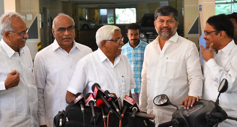 ప్రజా కూటమి సీట్ల లొల్లి