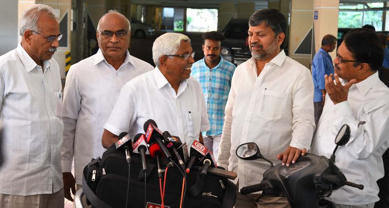 ప్రజా కూటమి సీట్ల లొల్లి