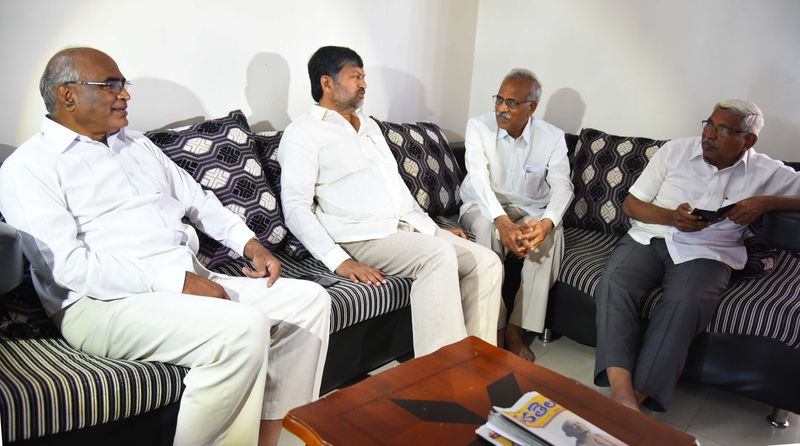 ప్రజా కూటమి సీట్ల లొల్లి
