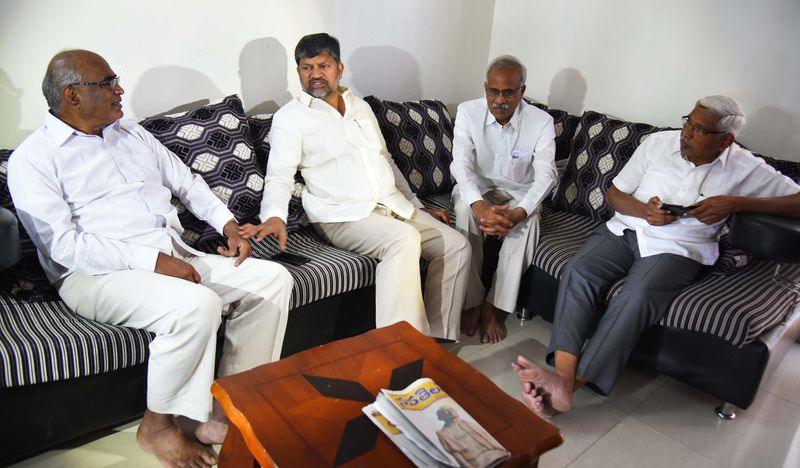 ప్రజా కూటమి సీట్ల లొల్లి