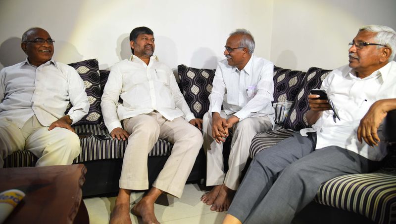 ప్రజా కూటమి సీట్ల లొల్లి