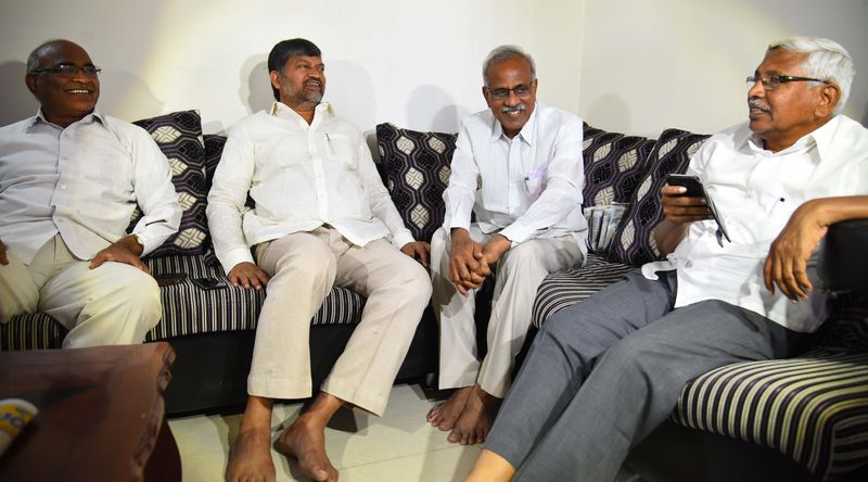 ప్రజా కూటమి సీట్ల లొల్లి