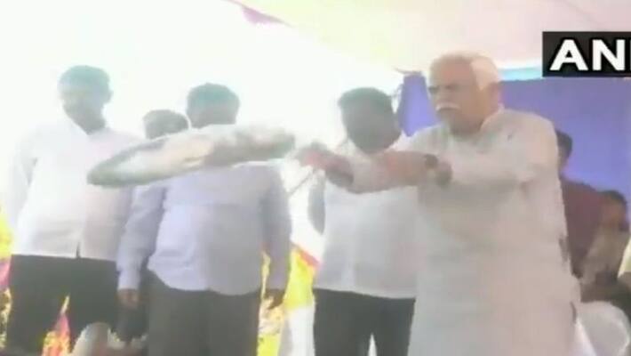 karnataka minister throw kits at sportsmen karnataka minister throw kits at sportsmen