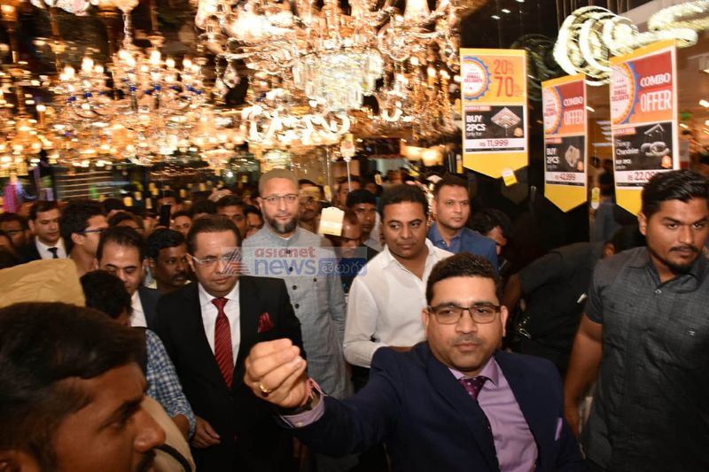 దనుబీ స్టోర్ ప్రారంభోత్సవంలో కేటీఆర్, అసదుద్దీన్
