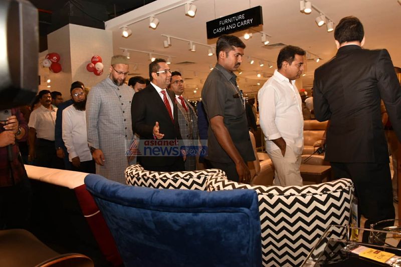 దనుబీ స్టోర్ ప్రారంభోత్సవంలో కేటీఆర్, అసదుద్దీన్