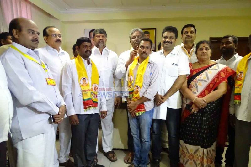 'ఎల్ రమణ సమక్షంలో టీడీపిలోకి కూకట్ పల్లి దళిత ఐక్య వేదిక సభ్యులు