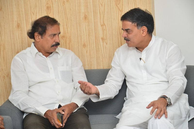 లెఫ్ట్ నేతలతో నాదెండ్ల మనోహర్ భేటీ (ఫొటోలు)