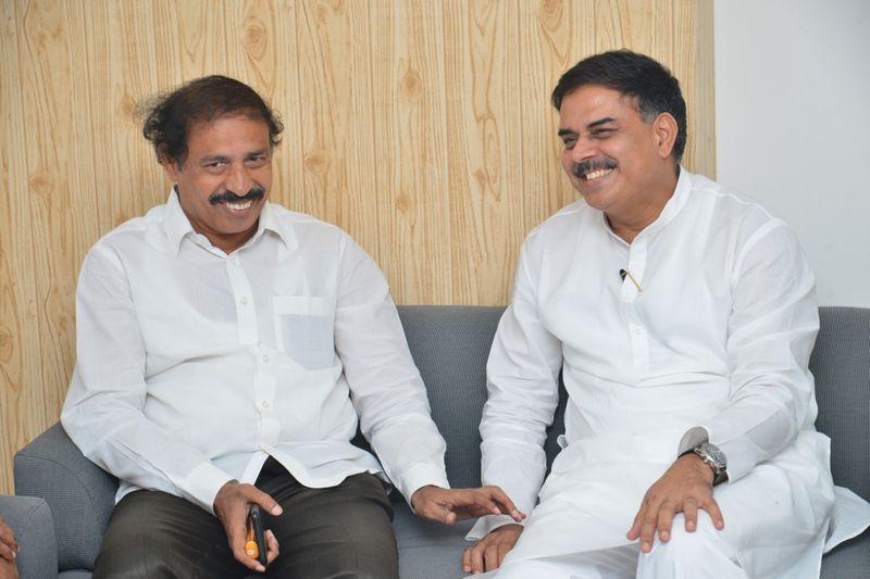 లెఫ్ట్ నేతలతో నాదెండ్ల మనోహర్ భేటీ (ఫొటోలు)