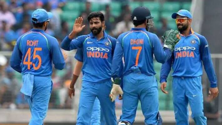 Ravindra Jadeja Convinces MS Dhoni, Virat Kohli To Take DRS Review Ravindra Jadeja Convinces MS Dhoni, Virat Kohli To Take DRS Review