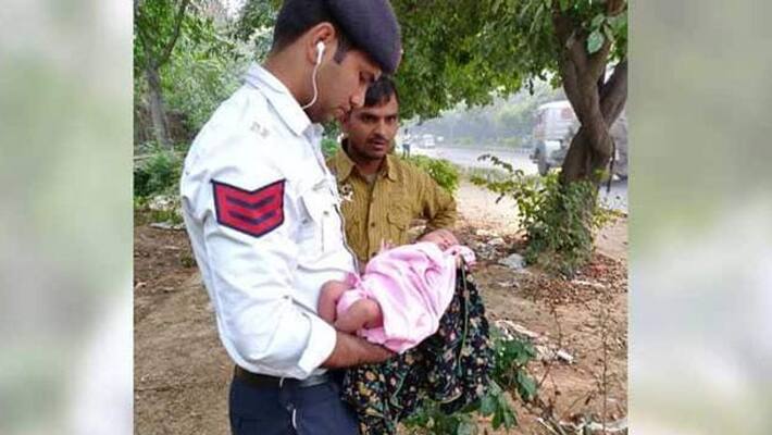 Traffic Cops Rescue Abandoned Newborn in delhi Traffic Cops Rescue Abandoned Newborn in delhi