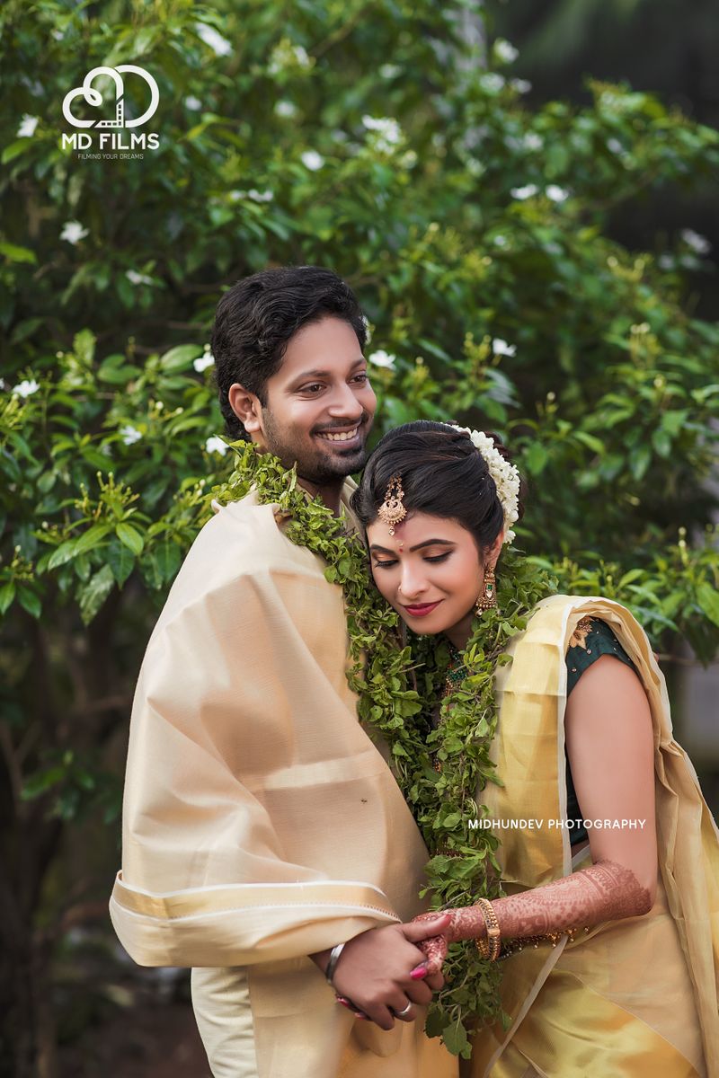 കമല് സംവിധാനം ചെയ്ത ഗോള് എന്ന ചിത്രത്തിലൂടെയാണ് രജിത് മേനോന് സിനിമയില് എത്തുന്നത്. ജനകന്, സെവന്സ്, ഡോക്ടര് ലൗ, ഇന്നാണ് ആ കല്യാണം, ചാപ്റ്റേഴ്സ്, റോസ് ഗിറ്റാറിനാല്, അപ്പ് ആന്ഡ് ഡൗണ്: മുകളില് ഒരാളുണ്ട്, ദൈവത്തിന്റെ സ്വന്തം ക്ലീറ്റസ്, വെള്ളത്തൂവല് തുടങ്ങിയ ചിത്രങ്ങളില് അഭിനയിച്ചു. (photo courtesy: Midhundev Photography)