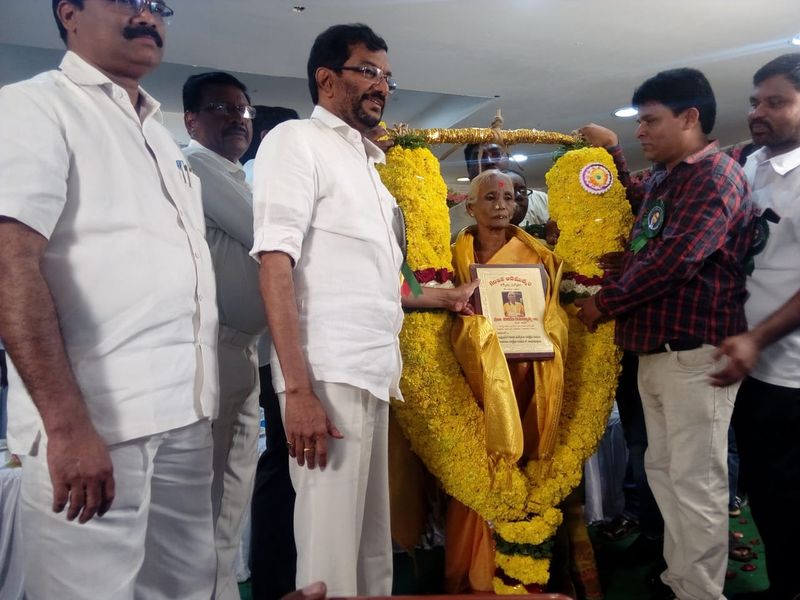 గిరిజన ఆణిముత్యాలకు సత్కారం కార్యక్రమంలో పాల్గొన్న సోమిరెడ్డి ( ఫోటోలు)