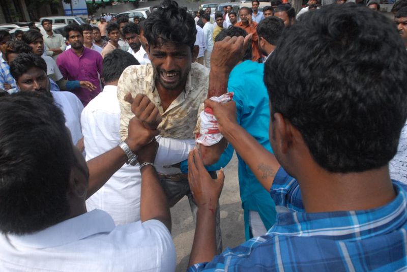 సీట్ల లొల్లి: గాంధీభవన్ వద్ద ఇద్దరు యువకుల ఆత్మహత్యాయత్నం ( ఫోటోలు)