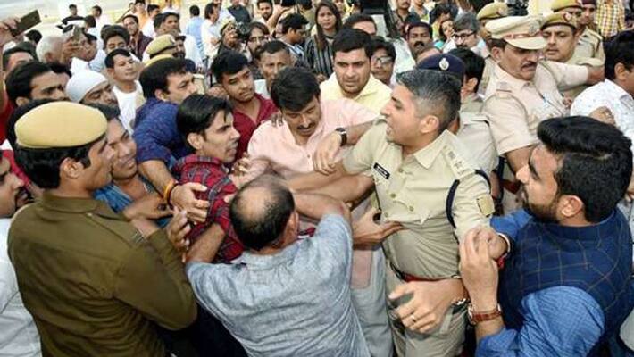 bjp and aap workers fought each other at signature bridge inauguration ceremony bjp and aap workers fought each other at signature bridge inauguration ceremony
