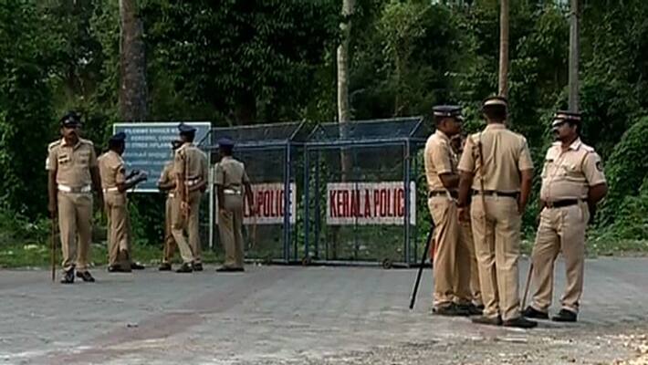 police maintaining strict control over sabarimala police maintaining strict control over sabarimala