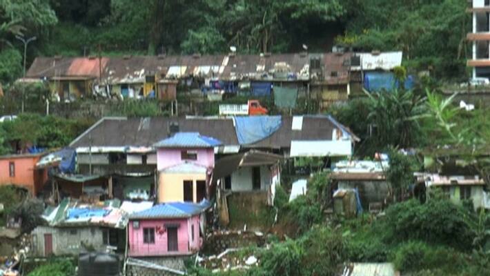 flood victims in munnal in very pathetic situation flood victims in munnal in very pathetic situation