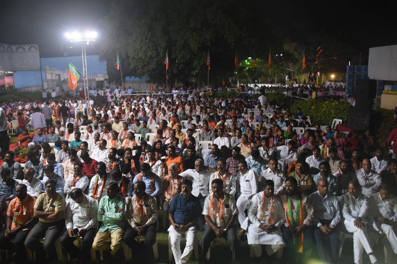 అంబర్పేట ఎన్నికల ప్రచారంలో పాల్గొన్న కేంద్రమంత్రి స్మృతీ ఇరానీ ( ఫోటోలు)