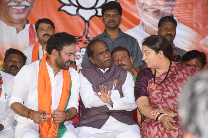 అంబర్పేట ఎన్నికల ప్రచారంలో పాల్గొన్న కేంద్రమంత్రి స్మృతీ ఇరానీ ( ఫోటోలు)