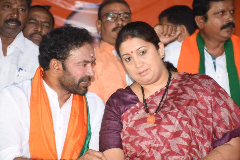 అంబర్పేట ఎన్నికల ప్రచారంలో పాల్గొన్న కేంద్రమంత్రి స్మృతీ ఇరానీ ( ఫోటోలు)