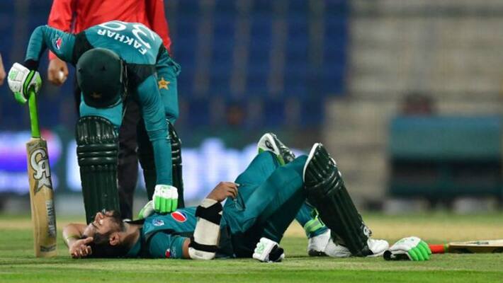 pakistan batsman imam ul haq injured by big bouncer pakistan batsman imam ul haq injured by big bouncer