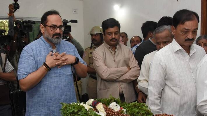rajeev chandrasekar paid homage to anadakumar rajeev chandrasekar paid homage to anadakumar