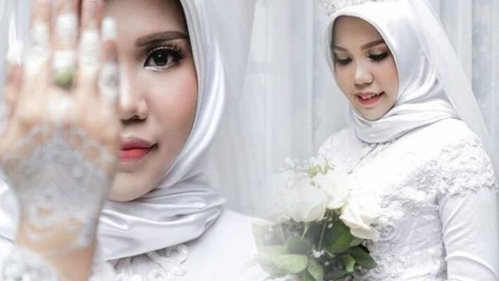 Lion Air Crash victims fiancee Takes wedding photos without him with tears Lion Air Crash victims fiancee Takes wedding photos without him with tears