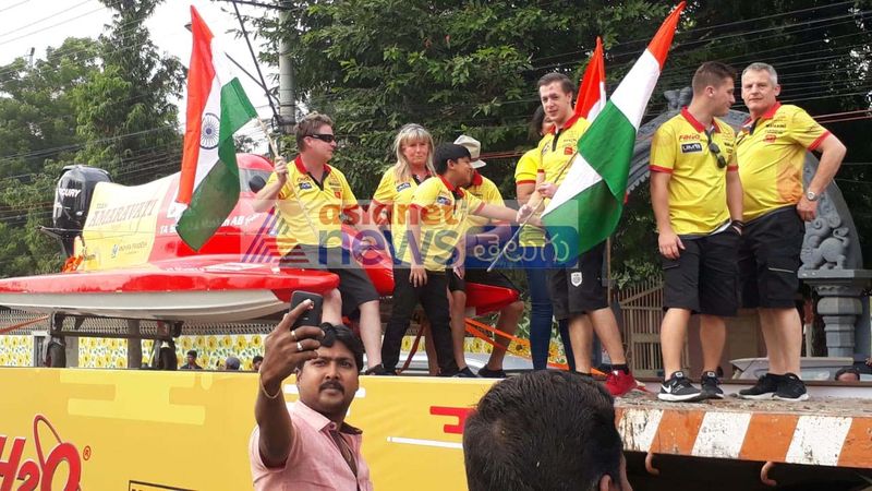 F1H2O Boats Parade Rally flag off by Dist. Collector, Commissioner of Police