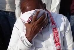 Senior congress leader crying