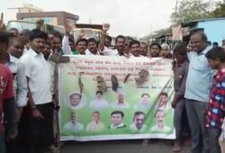 Farmers protest Karnataka government garland banner slippers