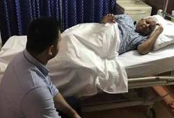 lalu yadav can not even walk because of knee pain