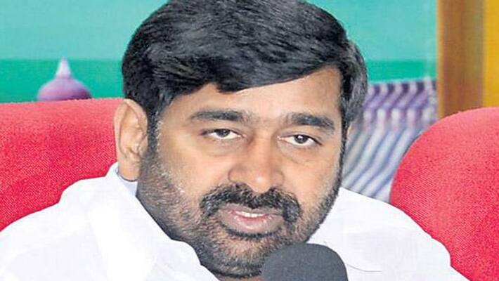 Cyclone Gulab... Minister jagadish reddy phone conference with nalgonda, suryapet, yadadri collectors Cyclone Gulab... Minister jagadish reddy phone conference with nalgonda, suryapet, yadadri collectors