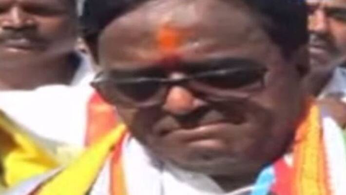 former minister ponnala laxmaiah cries after filling nomination from jangaon former minister ponnala laxmaiah cries after filling nomination from jangaon