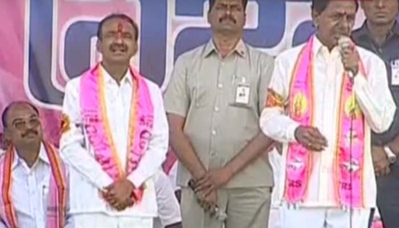 ఇలాంటి ప్రమాదం ఉంటుందని తెలిసిన కేసీఆర్ అంత ఈజీగా ఈ అవకాశం ఇవ్వజాలడు. రాజకీయ ప్రత్యర్థులను ఏమాత్రం ఉపేక్షించని కేసీఆర్ ఈటెలను ఎలా వదిలేస్తాడు. కేసీఆర్ తో పడక బయటకు వచ్చిన వారి ఉదంతాలు... కేసీఆర్ వ్యవహార శైలిని మనకు కళ్ళకు కట్టినట్టు చూపిస్తాయి. పోనీ ఈటలకు మిగిలిన విపక్షాలన్నీ కలిసి మద్దతిస్తాయా అంటే కేసీఆర్ ఇతర పార్టీల్లో ఉన్న తన మిత్రుల ద్వారా అది జరగకుండా ఆపగలడు. మొన్నటి ఎమ్మెల్సీ ఎన్నికల్లో కోదండరాం పై అన్ని పార్టీలు అభ్యర్థులను పెట్టడానికి కేసీఆర్ ప్రధాన కారకుడని విమర్శ బలంగా వినబడుతూనే ఉంది. ఇది రెండవ అంశం. ఇది జరిగితే ఈటెల కనుమరుగవుతారు.