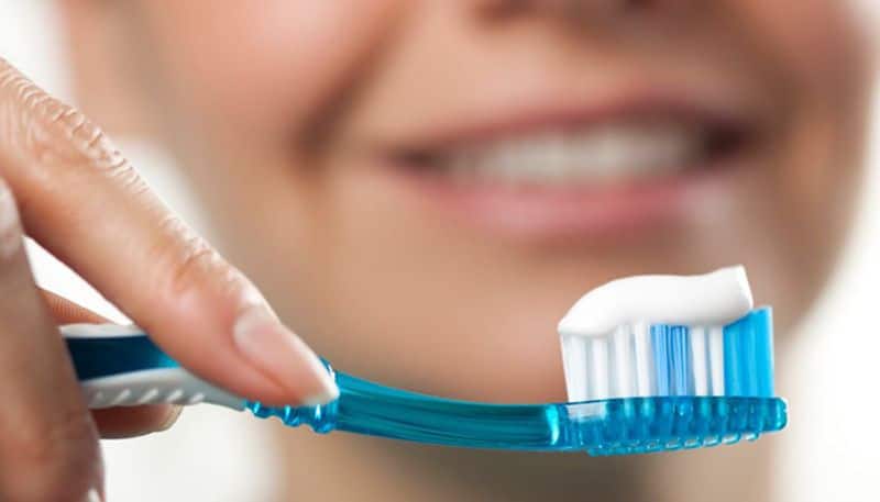 Correct way to brush the teeth to keep it clean