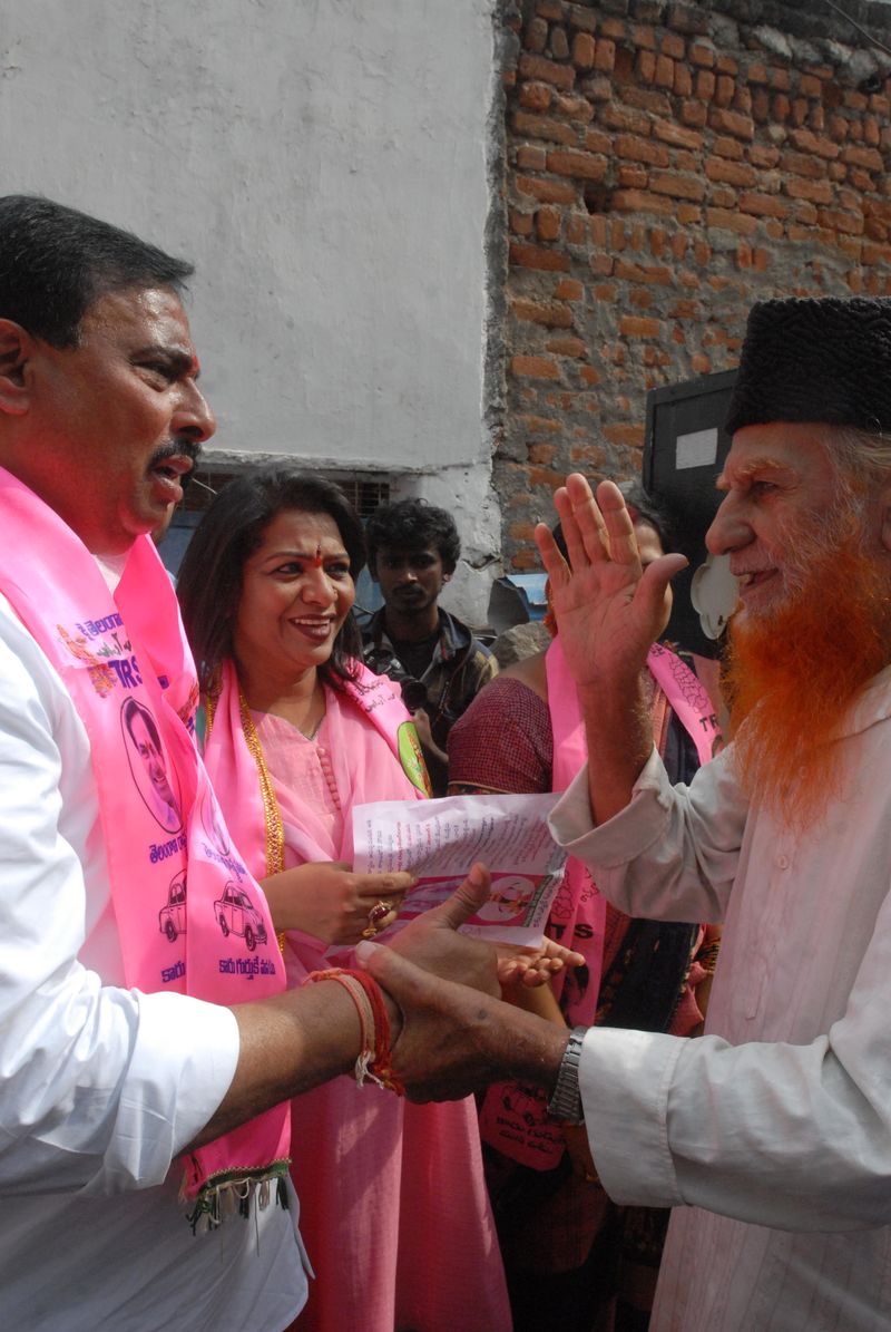 kharathabad trs candate danam nagender took the election campaign