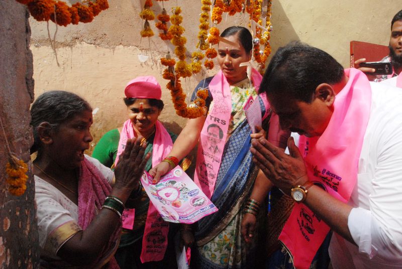 kharathabad trs candate danam nagender took the election campaign