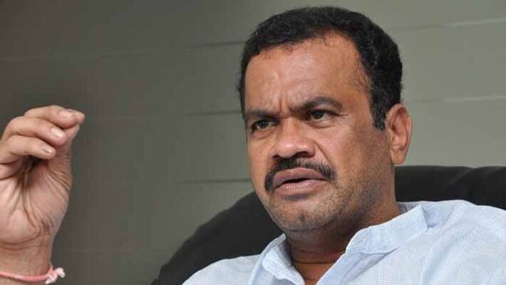 Bhuvanagiri MP komatireddy Venkat Reddy Clarifies on meeting Amit Shah Bhuvanagiri MP komatireddy Venkat Reddy Clarifies on meeting Amit Shah