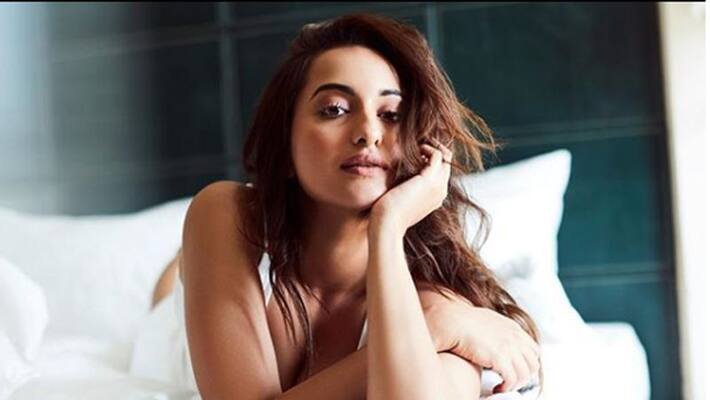 sonakshi sinha loss 18000 for online product sonakshi sinha loss 18000 for online product