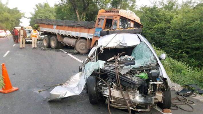 Andhra Pradesh car Accident...family killed Andhra Pradesh car Accident...family killed