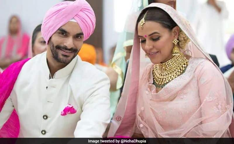 Angad Bedi and Neha Dhupia- The two actors had a hush-hush private wedding on May 10 in New Delhi surrounded by their parents and near ones. The sudden wedding was followed by a baby announcement a few months later, making this the most happening wedding yet.