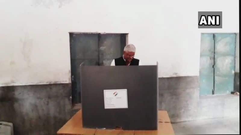 Union minister of state for agriculture Gajendra Singh Shekhawat cast his vote at polling booth 128 in Jodhpur.