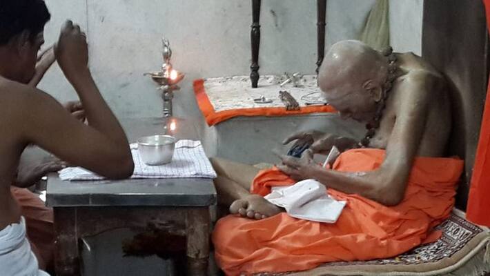 Siddaganga mutt seer Shivakumara Swamiji Health Condition Stable Siddaganga mutt seer Shivakumara Swamiji Health Condition Stable