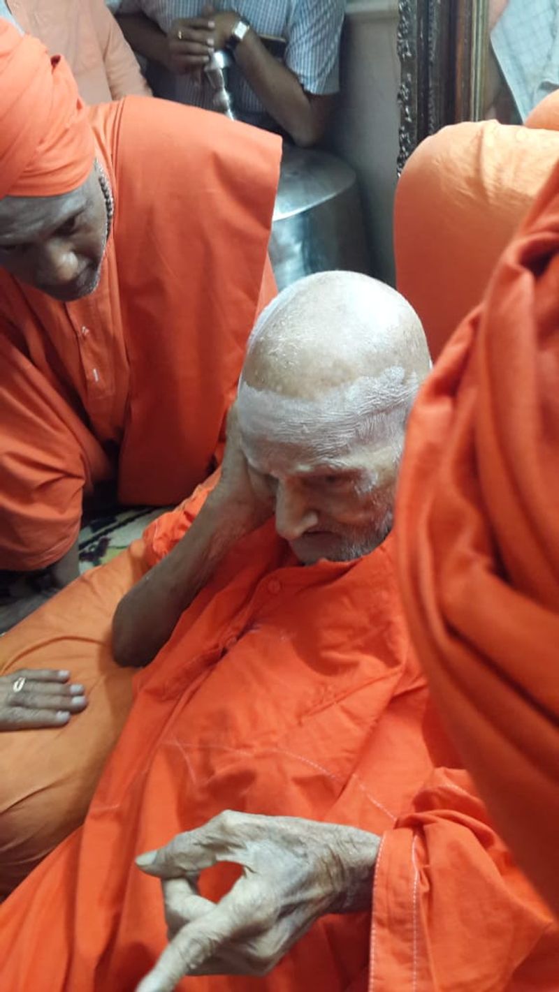 tumkur siddaganga swamiji to be treated in rela hospital chennai