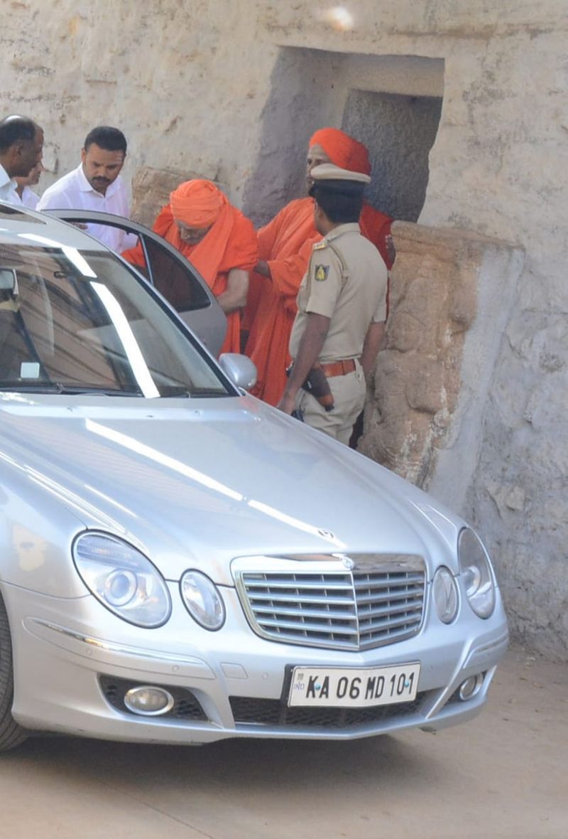 tumkur siddaganga swamiji to be treated in rela hospital chennai