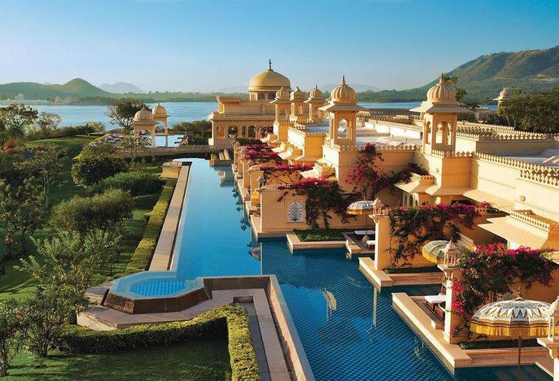 यह फंक्शन उदयपुर के मशहूर लेक पिचोला के किनारे पर स्थित होटल द ओबरॉय उदयविलास में रखा गया है। यह फंक्शन 8 से 10 दिसंबर तक चलेगा। इस होटल को 3 दिन के लिए बुक कर लिया गया है।